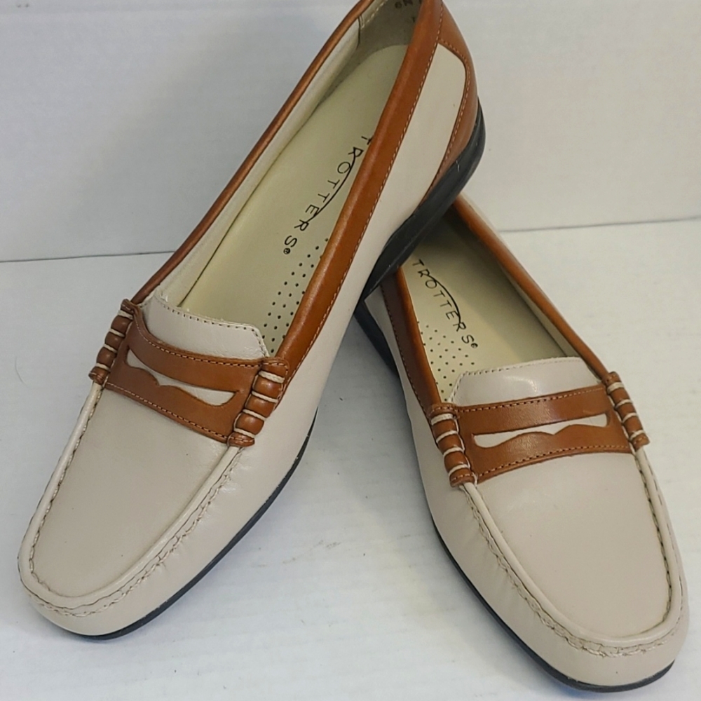 Trotters Narrow Francie II Beige Ivory Penny Loafer Womens Sz 6 N Made in Brazil